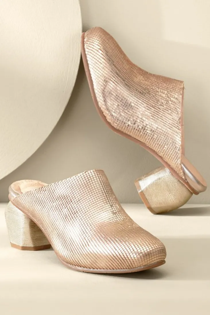 Store Soft Surroundings Antelope Peni Clog Gold